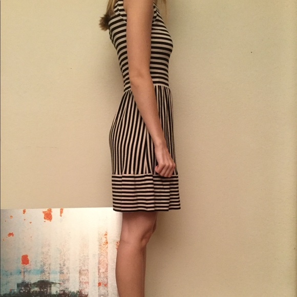 👗Super cute slimming Ki-Line Dress Sz XS ❤️ - Picture 3 of 7